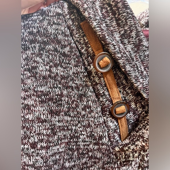 Le 31 Par Simons V Neck Turtleneck Sweater Men’s Size M 100% Polyester Maroon - Picture 11 of 16